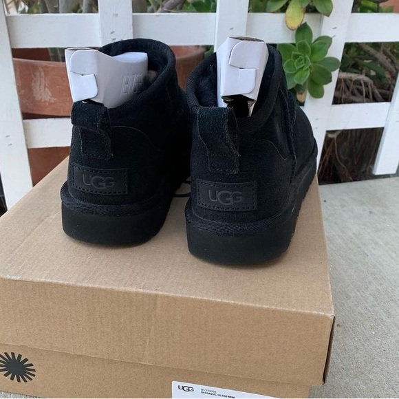 UGGS
ULTA MINI BLACK
Sizing: 36 - Picture 6 of 10